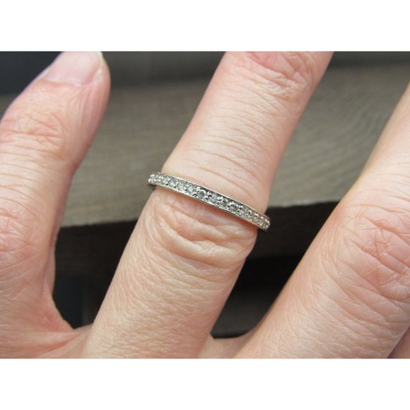 Size 6 Sterling Silver Clear Cubic Zirconia Simple Gem Band Ring - Picture 2 of 7